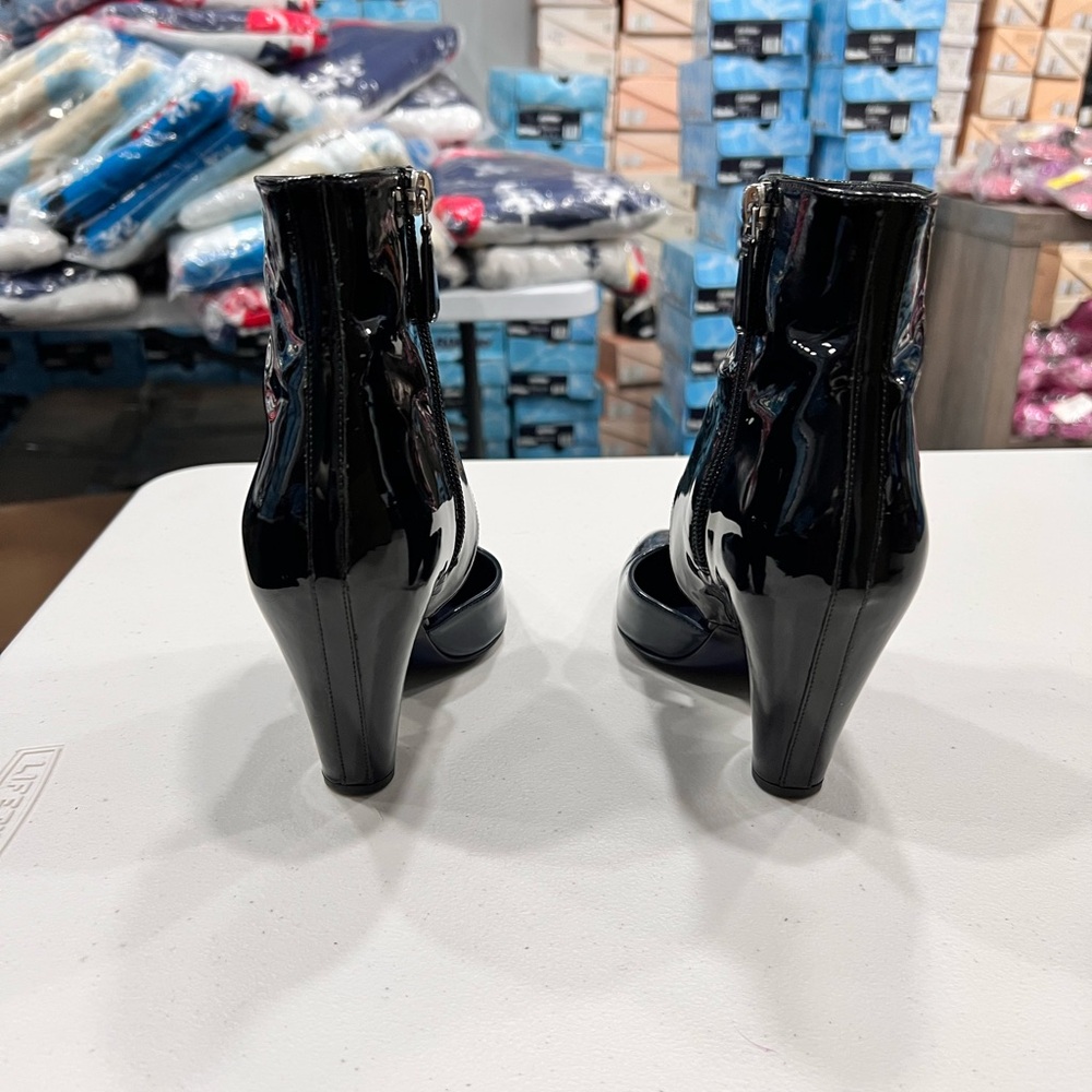 CHANEL Interlocking CC Logo Black and Navy Patent Leather Heeled Boots - Picture 2 of 10
